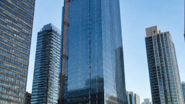 Challenges in Chicago's Real Estate: Blackstone's Skyscraper Loan Default